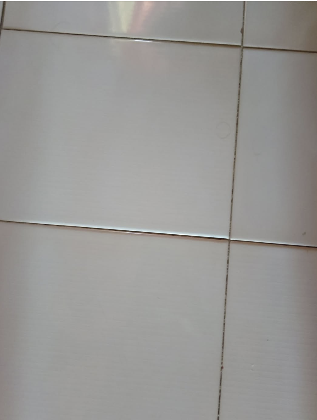 Salve ho acquistato casa ma x adesso non posso smantellare qst pavimento.e molto resistente lo sporco nll fuga.cosa potrei usare x sbiancarle x adesso? Grazie x chi mi darà consigli ZTE Blade A75 5G Q z