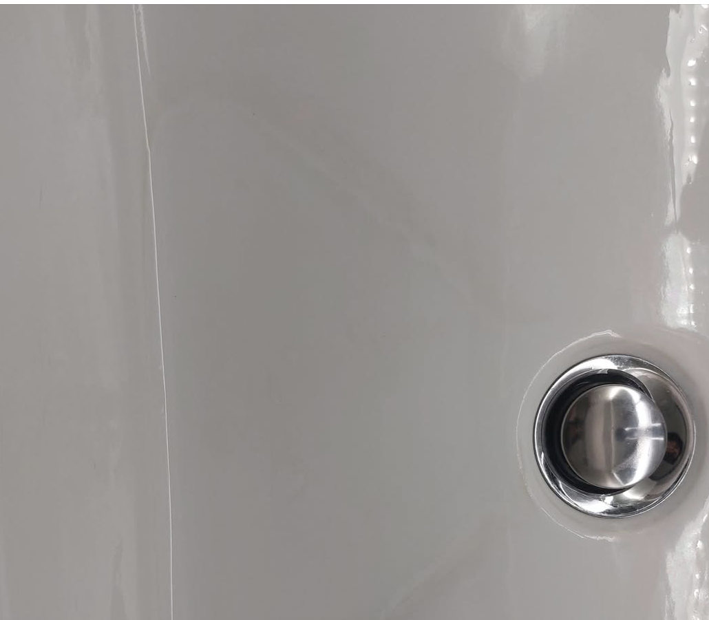 Buonasera nel lavello del bagno si sono formate queste 2 linee ho provato viakal, fila, pulirapid anche wc net disincrostante ma non vanno via mi potete dare qualche suggerimento? 1 3 8